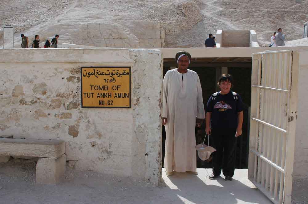 Egipto 241 - Valle de los Reyes - tumba de Tutankamón - entrada.jpg